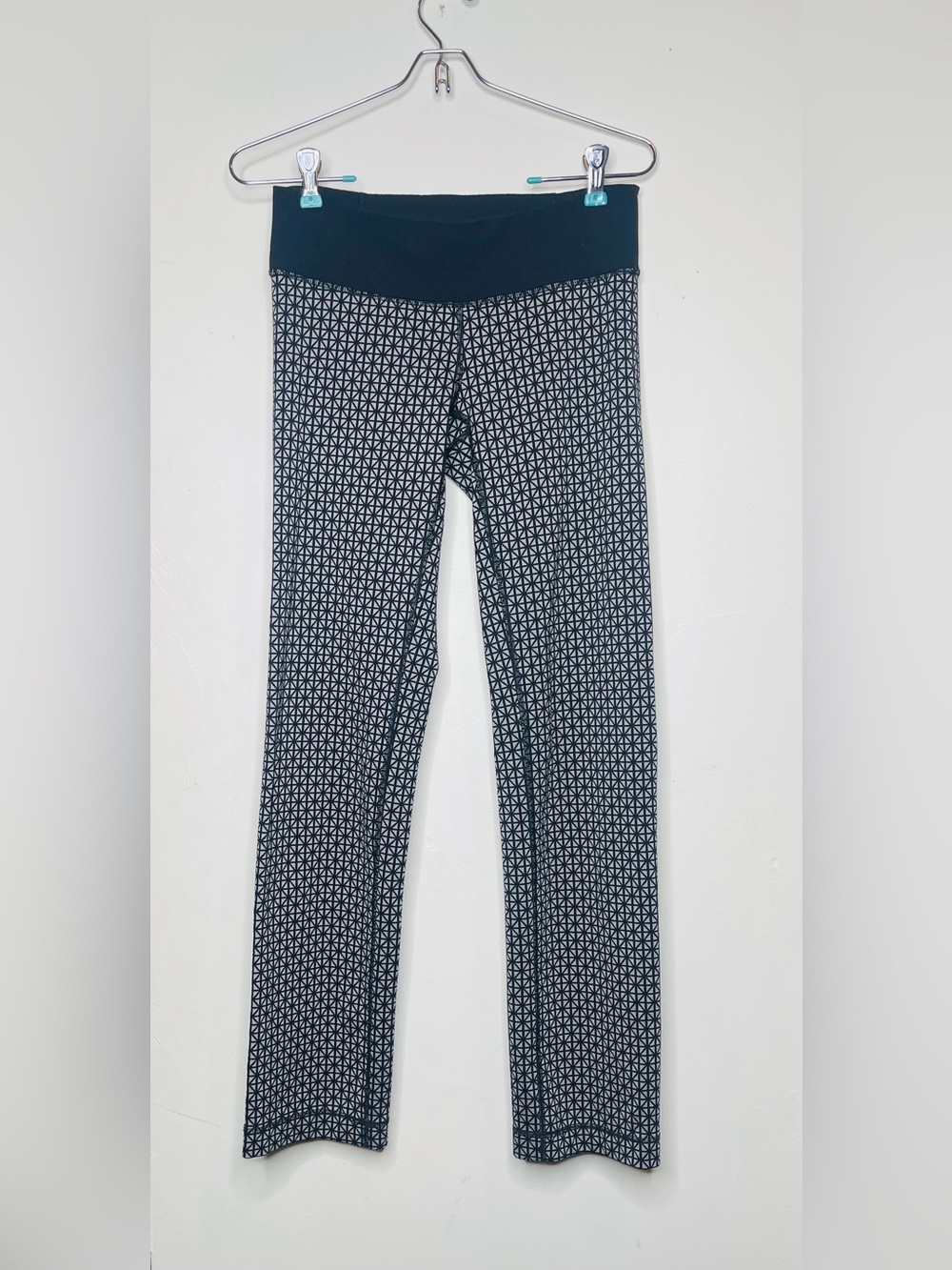 Lululemon Black & Gray Geometric Print Flare Leggings Size 4